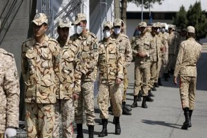 آموزش نگهداری هواپیما توسط سربازان وظیفه 